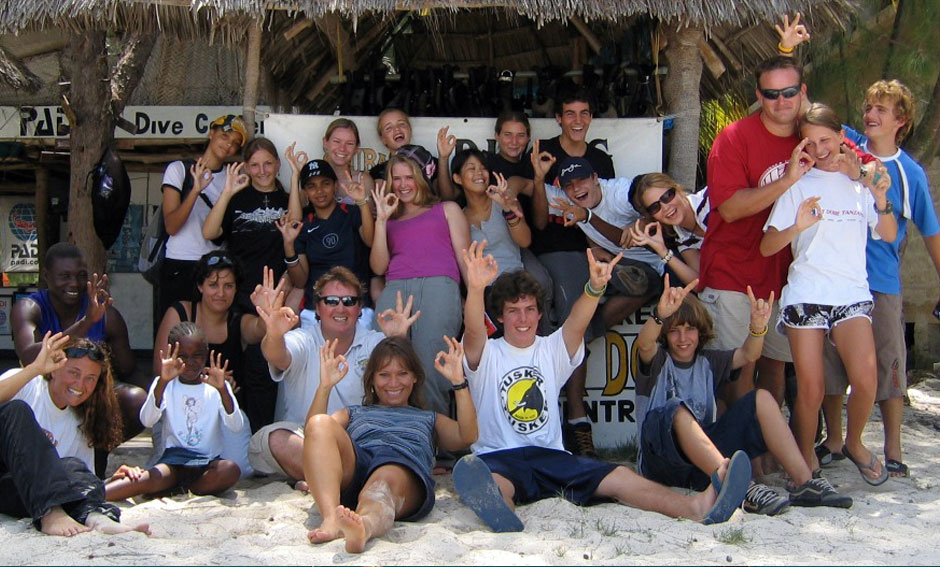2006 Student group learning to scuba dive