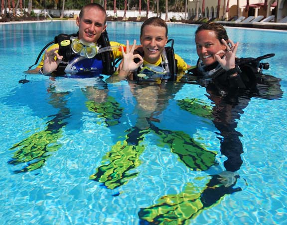 Diving students with instructor on PADI scuba diving course - click to go to Courses page